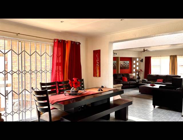 4 BEDROOM HOUSE FOR SALE IN DALPARK EXT 1